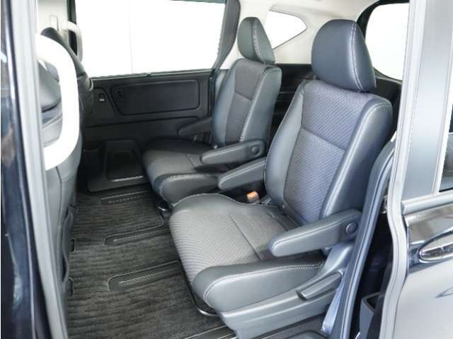 家族やご友人とBBQに行くとき、楽しさは道中の車内から始まっています！このベンチシートに座って、みんなで和気あいあい盛り上がりましょう！