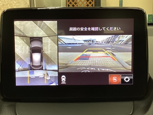 狭い場所での駐車やすれ違いなどでより的確な運転操作に役立つ360°ビューモニターが装備されています。