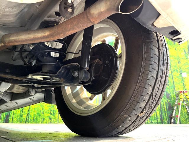 お車を安心してお乗りいただく為には、足回りの定期点検が欠かせません。サービスサポート（有償保証）では無料点検もご提供しており、安心のカーライフをお過ごしいただけるサポート体制が整っています。