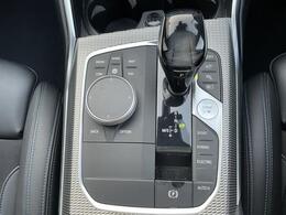 【シフトノブ】BMWの高性能オートマチックは、ATセレクトレバーを左側に倒すことで、通常の「D」から「S」（スポーツ）または「M」（マニュアル）へと切り替えが可能です。