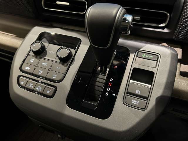 純正9インチナビまたは純正11.4型ナビに追加料金で変更も可能です。詳しくはスタッフまでお申し付けくださいませ。