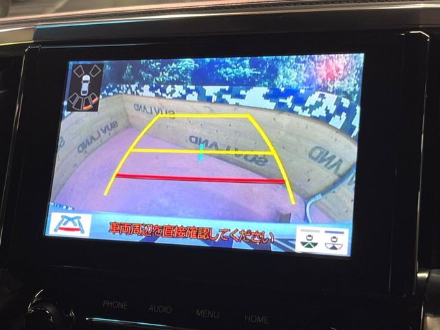 【バックカメラ】駐車時に後方がリアルタイム映像で確認できます。大型商業施設や立体駐車場での駐車時や、夜間のバック時に大活躍！運転スキルに関わらず、今や必須となった装備のひとつです！