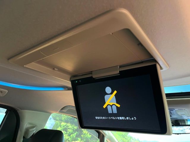 【フリップダウンモニター】家族や友人とお出かけする機会が多い方に大人気のフリップダウンモニター！大画面モニターで車内はエンタメ空間！退屈しがちな長距離ドライブも楽しい時間に変わります！