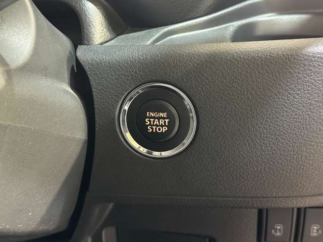 スマートキーです。プッシュボタンでエンジンをかけるタイプです。