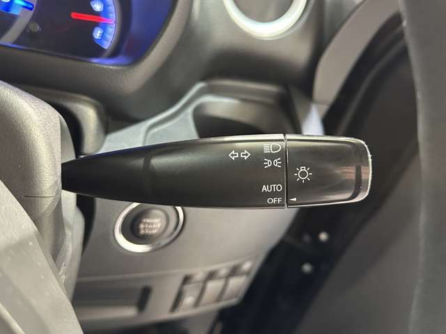 オートライト装備車両です。