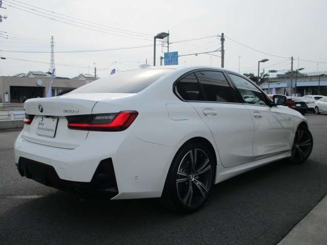 BMWプレミアムセレクション前橋では、高年式低走行モデルからMモデル、年式が経ちなかなかディーラーでは見かけないモデルまで幅広いラインナップで認定中古車を取り扱っております。品質に自信があります。