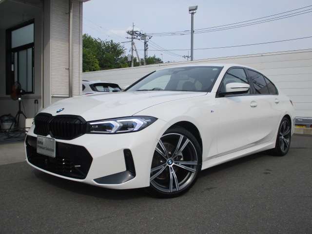 群馬BMWプレミアムセレクション前橋は認定中古車販売のスペシャリストとして品質へのこだわり、特に喫煙歴の無いだれもが気持ちよく購入検討いただける車両を展示しております。遠方からもお問い合わせください。