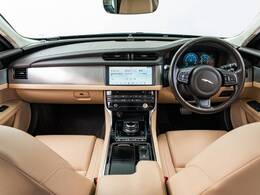 レンタアップ　認定中古車　MERIDIAN　LEDヘッドライト　シートヒーター　ステアリングヒーター　フル液晶メーター　アップルカープレイ　アンドロイドオート
