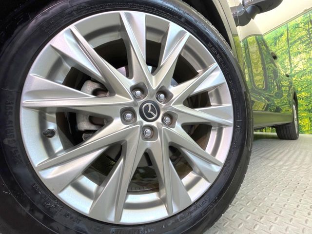 【純正アルミホイール】外観にマッチした純正アルミホイールを装着しております。各種社外アルミホイールや、スタッドレスタイヤも取扱いしております。是非ご相談ください♪