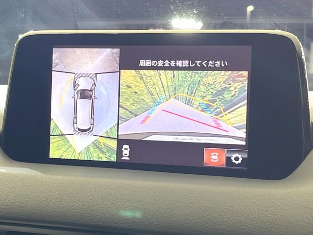 【360°ビューモニター】専用のカメラにより、上から見下ろしたような視点で360度クルマの周囲を確認することができます☆死角部分も確認しやすく、狭い場所での切り返しや駐車もスムーズに行えます。