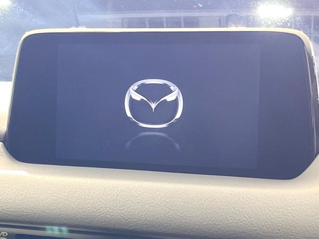 【純正ナビ】人気の純正ナビを装備しております。ナビの使いやすさはもちろん、オーディオ機能も充実！キャンプや旅行はもちろん、通勤や買い物など普段のドライブも楽しくなるはず♪