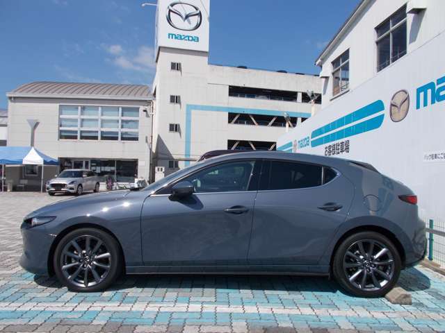 当社メカニックによる『プロの視点』でご納車前の整備を行います！お客様に安全且つ安心して気持ちよくお乗りいただけるように真心込めて整備いたします。