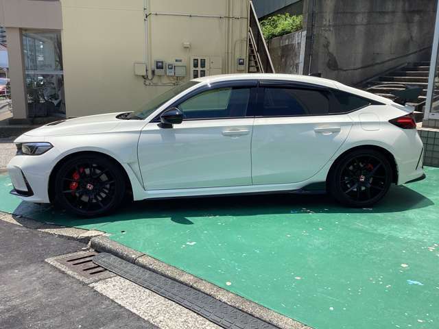 プライバシーガラス！紫外線をカットしてくれる、あると嬉しい装備です！！車内のプライバシーもしっかりガード。