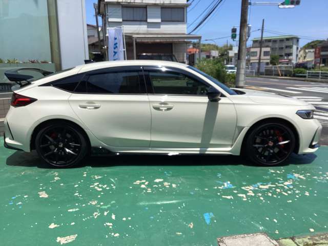 スマートキーはドアハンドルでラクラク操作できます取り回ししやすいサイズで、運転が不慣れな方も安心してお乗りいただけます