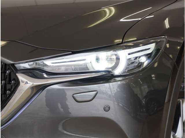 【LEDヘッドライト】省電力で長寿命の明るく運転しやすいLEDヘッドランプです。明るく照らすので暗い夜道からお客様を守ってくれます。お近くの広島マツダまでお越しください。