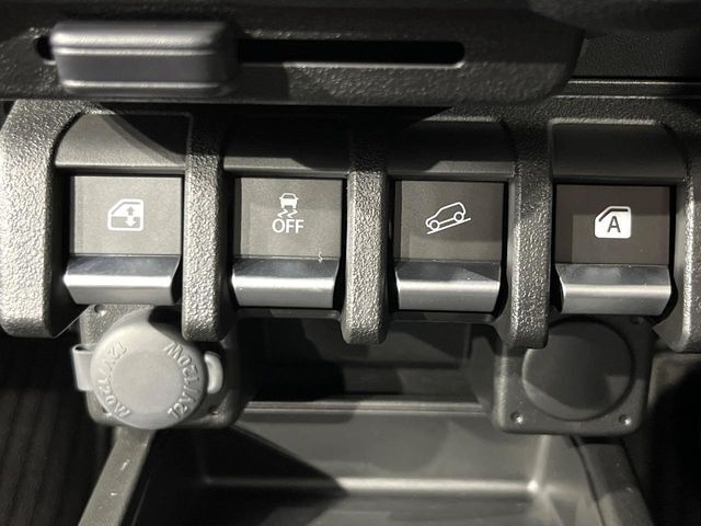 【ダウンヒルアシスト】急な坂道を下るときに自動でブレーキを制御、一定の低速度を保ちます。雪道や悪路など滑りやすい路面の下り坂でもタイヤがロックしないから安心！ハンドル操作に集中できます！