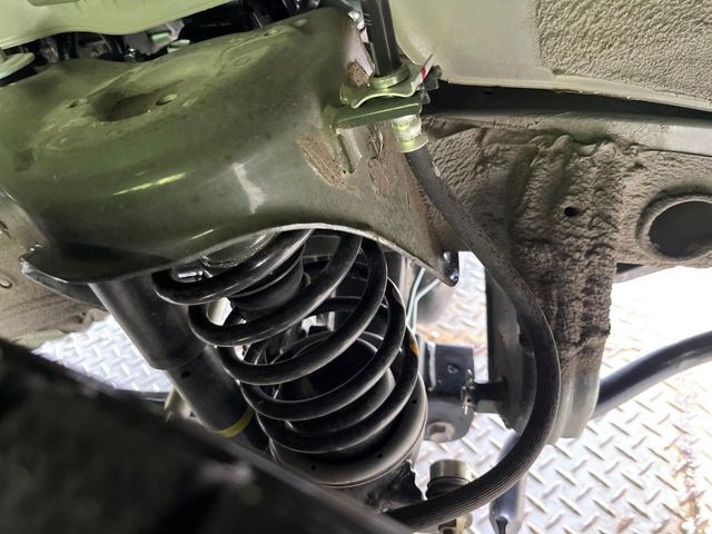お車を安心してお乗りいただく為には、足回りの定期点検が欠かせません。サービスサポート（有償保証）では無料点検もご提供しており、安心のカーライフをお過ごしいただけるサポート体制が整っています。