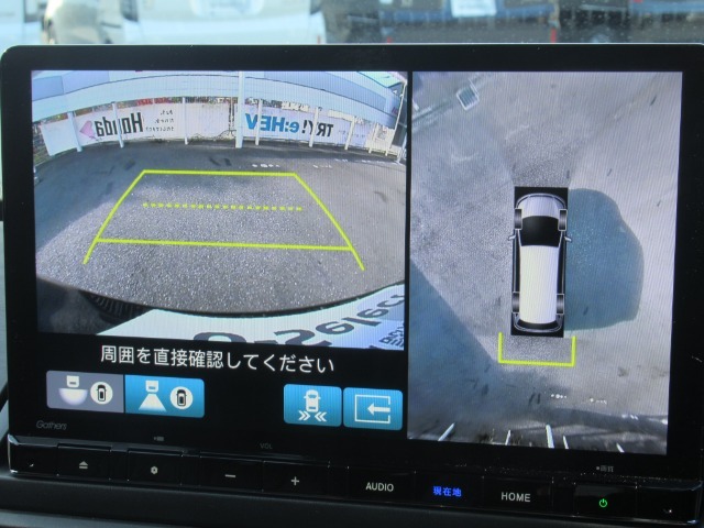 バック駐車が苦手な方や、初めてのお車で不安な方でも後方をナビ画面に映してくれるので、ラクラク停められます。