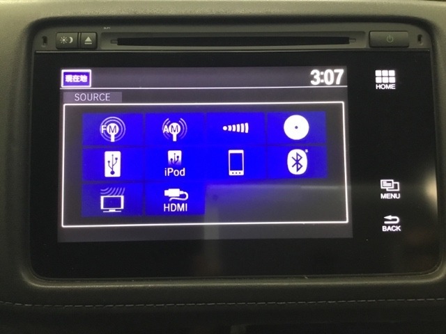 お持ちのスマートフォンと連携して、ナビやBluetoothでの音楽再生が可能です。デザインはもちろん、操作性も良好です。
