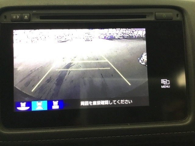バックモニター付きで、車庫入れやバック時の後方確認をサポート。