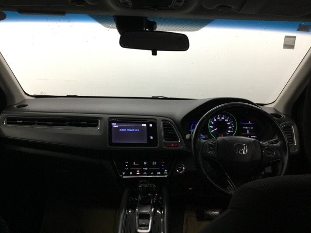 フロントガラスが大きく、ワイドな視界で運転もしやすくなるように設定されています。