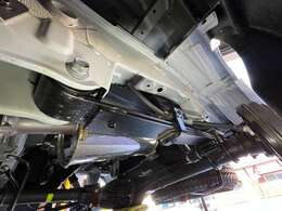 オリジナルのローダウンキット（ダウンリーフスプリング）を装着し、ローダウンに関する構造変更済みです。