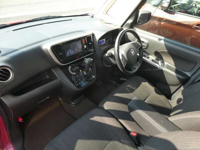運転席にはアームレスト