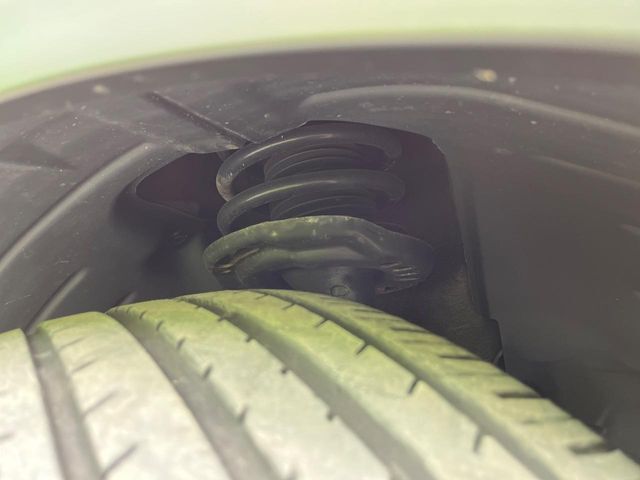 お車を安心してお乗りいただく為には、足回りの定期点検が欠かせません。サービスサポート（有償保証）では無料点検もご提供しており、安心のカーライフをお過ごしいただけるサポート体制が整っています。