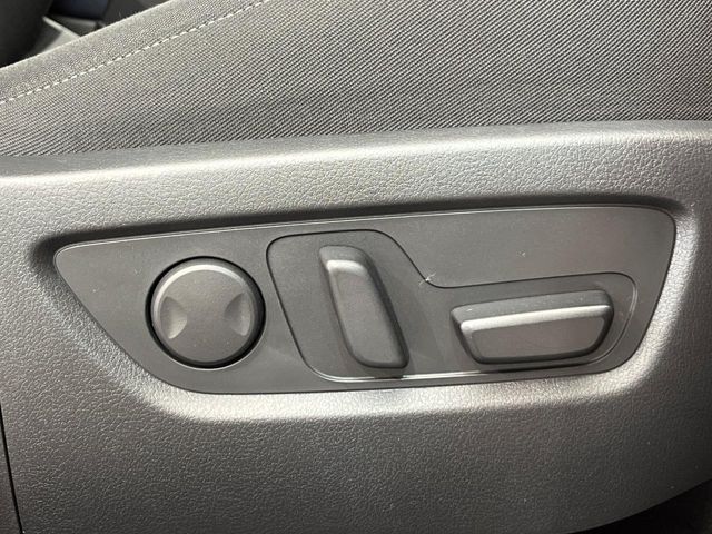 【パワーシート】スイッチ一つで簡単にシートの微調整が可能！電動だから力もいりません！快適なシートポジションにセットして、快適なドライブをお楽しみください。