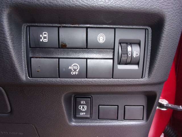 助手席オートスライドドアは運転席からの操作も簡単です