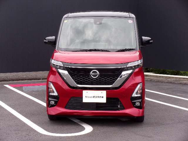 ヘッドライトは明るいLEDタイプです
