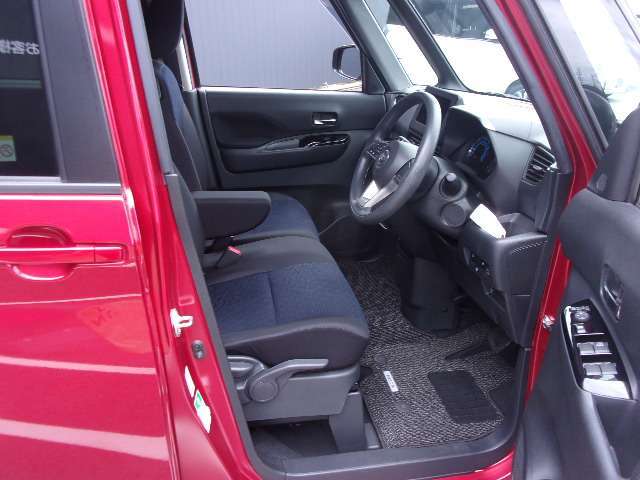 大きな窓で視界が良く運転がしやすいです