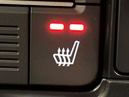 【シートヒーター】寒い日に重宝するシートヒーター！エアコンより早く温まってくれるので寒がりの人も安心ですね♪エアコンの温風は乾燥するから苦手、という方にもをおすすめです。