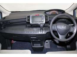 視界と視認性に優れたインパネ廻りに統一感の有るデザインで全体をスッキリと、スイッチ類は見やすく分かりやすいレイアウトに！