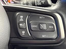 ●レーダークルーズコントロール：前の車との車間距離を一定にとりつつ、一定速度で自動走行してくれる次世代のクルーズコントロール！主に高速道路や自動車専用道路で使用する便利な機能です！