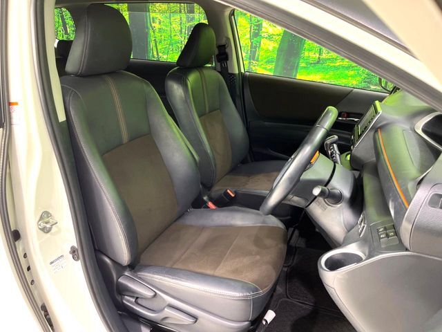 運転席シート廻りは使用感も少なく、良好な状態となっています。丁寧に使われていたことがよくわかりますね。