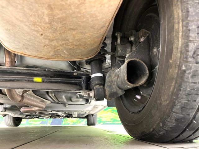 お車を安心してお乗りいただく為には、足回りの定期点検が欠かせません。サービスサポート（有償保証）では無料点検もご提供しており、安心のカーライフをお過ごしいただけるサポート体制が整っています。