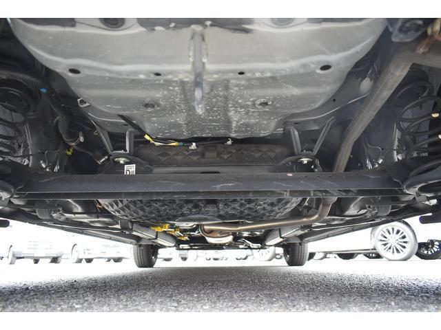 車両後方からの下回りです。マフラー防錆塗装や下回り防錆施工等も可能でございます。