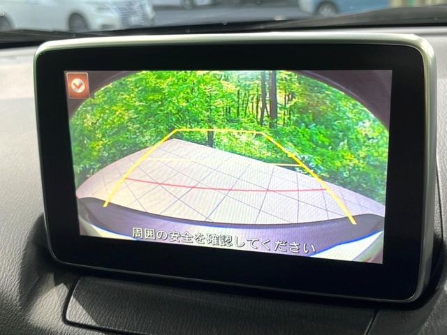 【バックカメラ】駐車時に後方がリアルタイム映像で確認できます。大型商業施設や立体駐車場での駐車時や、夜間のバック時に大活躍！運転スキルに関わらず、今や必須となった装備のひとつです！