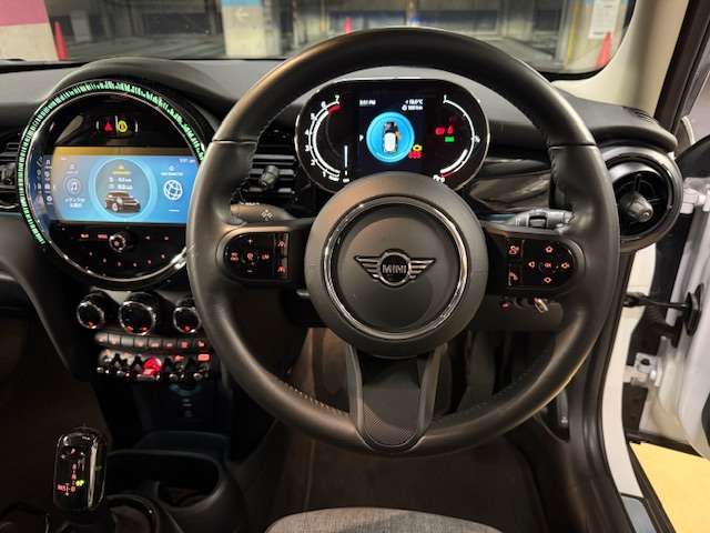 後期モデルでメーターが液晶化されました