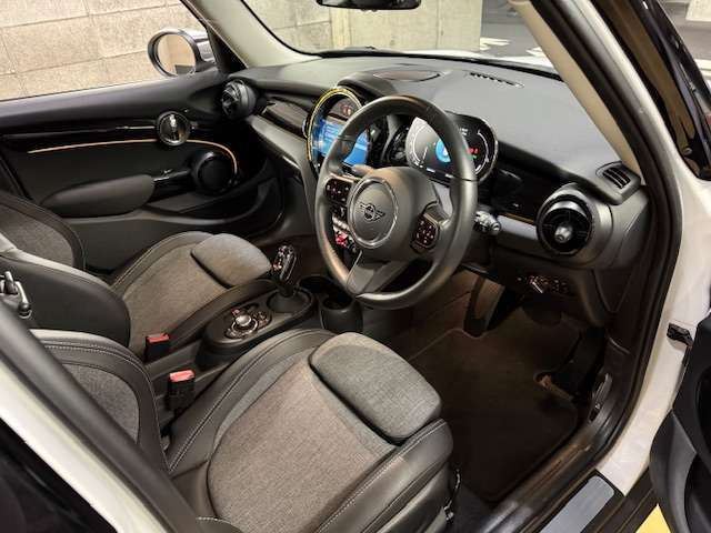 クロス＆レザレットのコンビスポーツシート