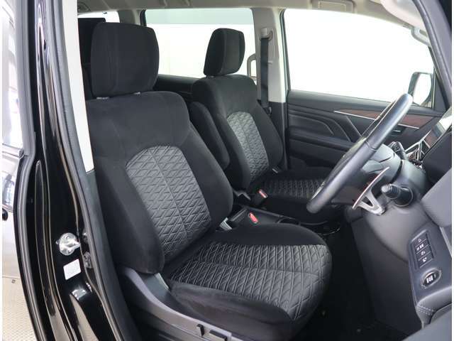運転席パワーシート　フロントシートヒーターを装備しております。