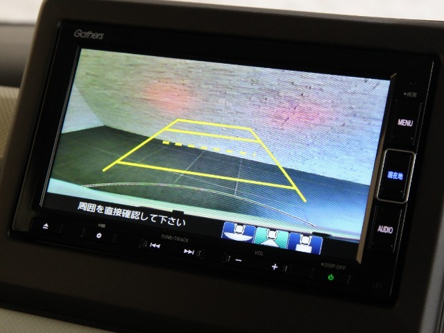 バックカメラが装備されており、後方の安全確認はもちろんのこと狭い場所での駐車や雨の日・夜間など視界の悪いコンディションでのストレスの軽減にもなります！