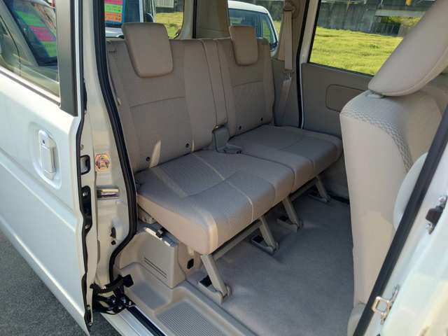 ★後部座席★リアシートも当然、綺麗・清潔に仕上げております。内装の綺麗なお車は気持ちが良いですし、コンディションのいい車が多いです。前のユーザーが丁寧に使っていた証拠です！！
