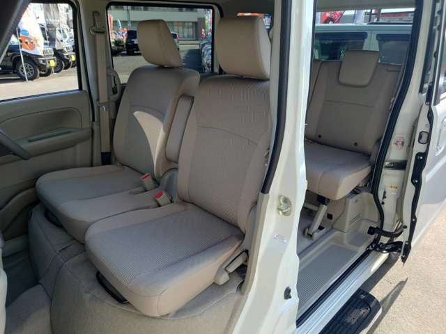 ★助手席★シート廻りは使用感も少なく、良好な状態となっています♪丁寧に使われていたことがよくわかります(*^_^*)気になるようなキズ・汚れやへたり等、大きなダメージはなく、良好な状態です♪