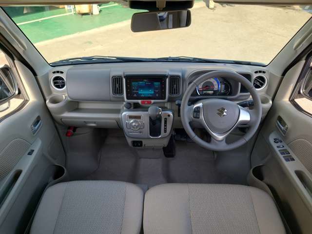 ★インパネ廻り★もちろん大きな傷も御座いません☆安心して運転できるように両席エアバック搭載しております！！軽自動車とは思えない程広く足を伸ばせます！！是非一度試乗はいかがですか？(＃^.^＃)