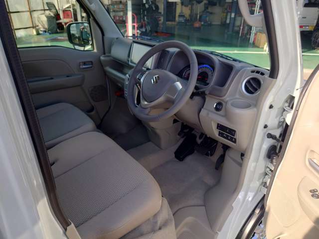 ★フロントシート★は綺麗・清潔に仕上げております。オイル交換サービス中♪オイル交換＆定期点検無料（＊＾＿＾＊）九州運輸局長指定の自社工場あります（＊＾＿＾＊）当社の2級整備士にお任せください！！