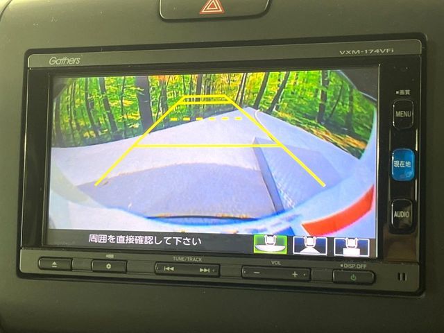 【バックカメラ】駐車時に後方がリアルタイム映像で確認できます。大型商業施設や立体駐車場での駐車時や、夜間のバック時に大活躍！運転スキルに関わらず、今や必須となった装備のひとつです！