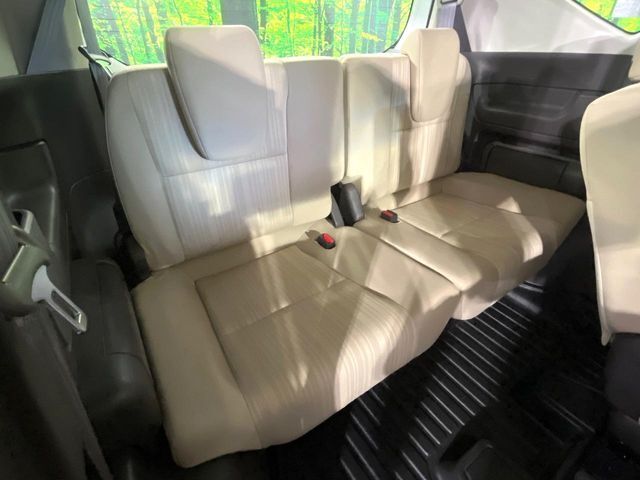 3列目シートはもちろん状態良好☆大人でもゆったりと座って頂けますので、大人数でのお出かけもラクラクです♪ご家族で、気の知れた仲間で、ドライブに行くのが楽しみですね♪
