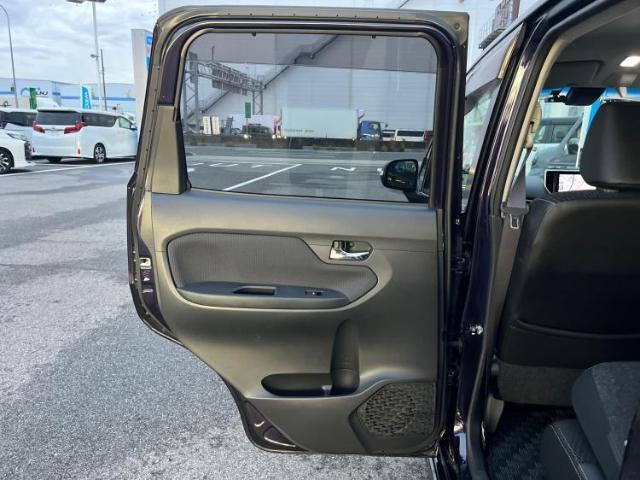 WECARSでは各商談席に大型モニターをご用意しております！見やすい大画面でゆったりと全国の在庫をご覧いただけます！是非ご来店お待ちしております！